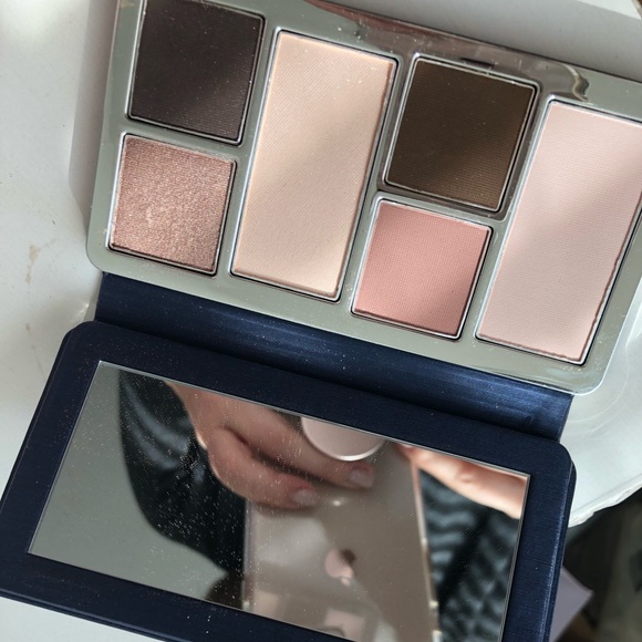 Lune and Astor eyeshadow palette - Picture 3 of 4